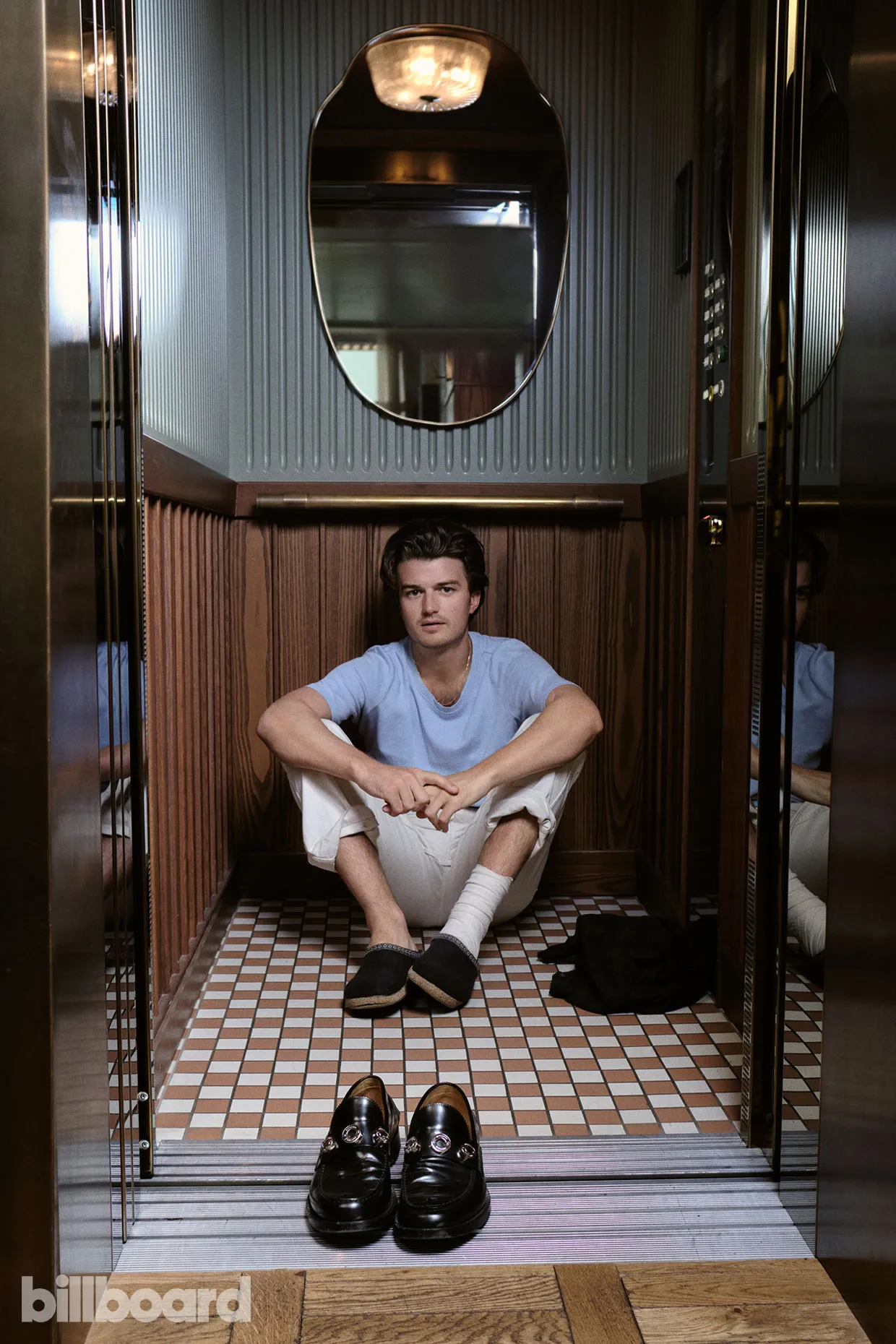 Joe Keery in article photo 2