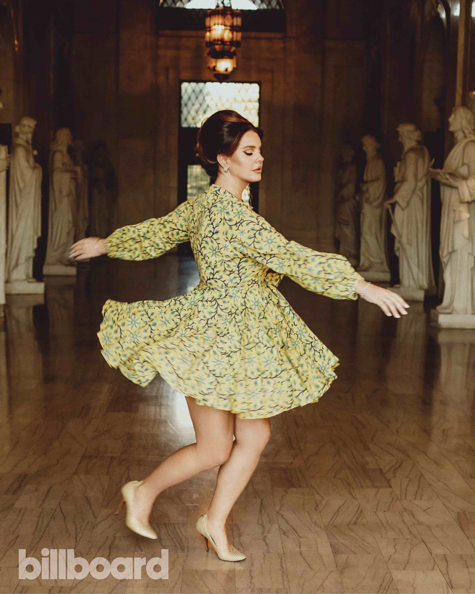 Lana Del Ray Unburdened In Article Image 1