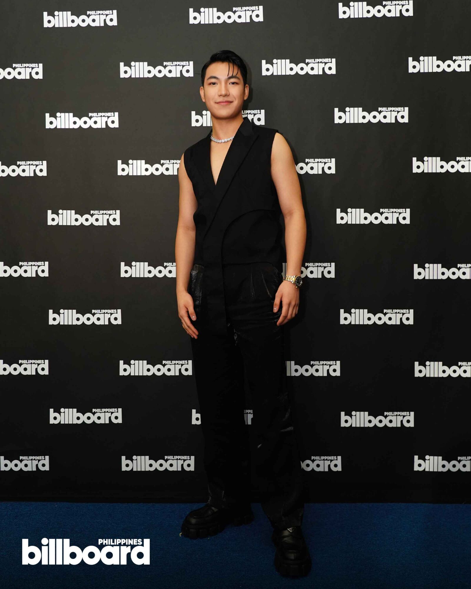 Darren Espanto on the Billboard PH blue carpet
