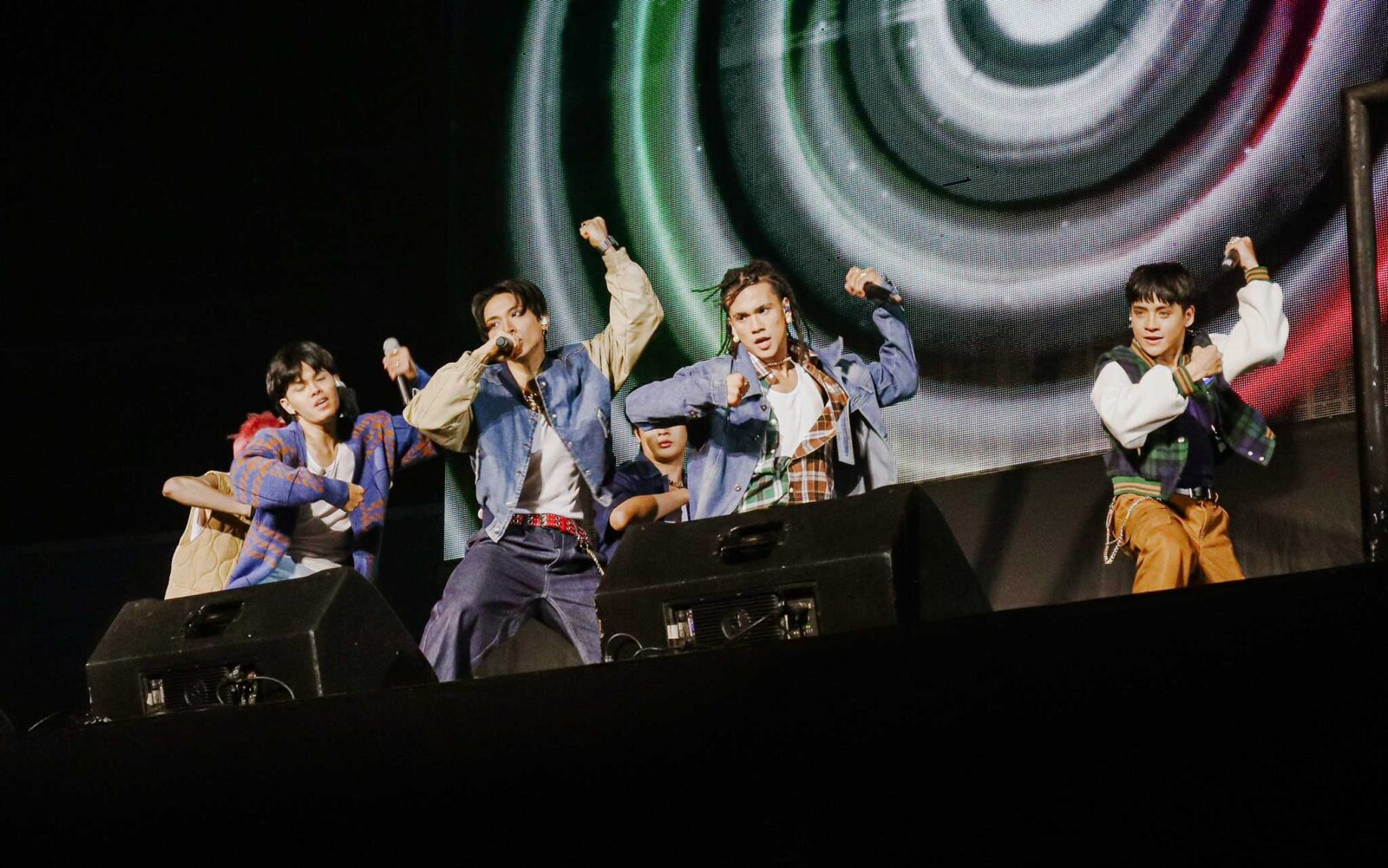 ALAMAT members Tomas, R-Ji, Taneo, Alas, Mo, and Jao