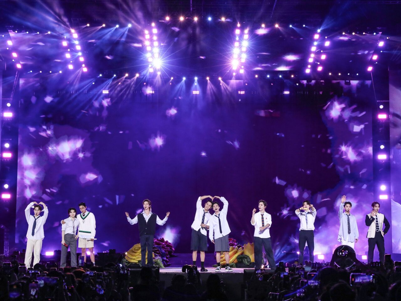 SEVENTEEN 'FOLLOW' Tour
