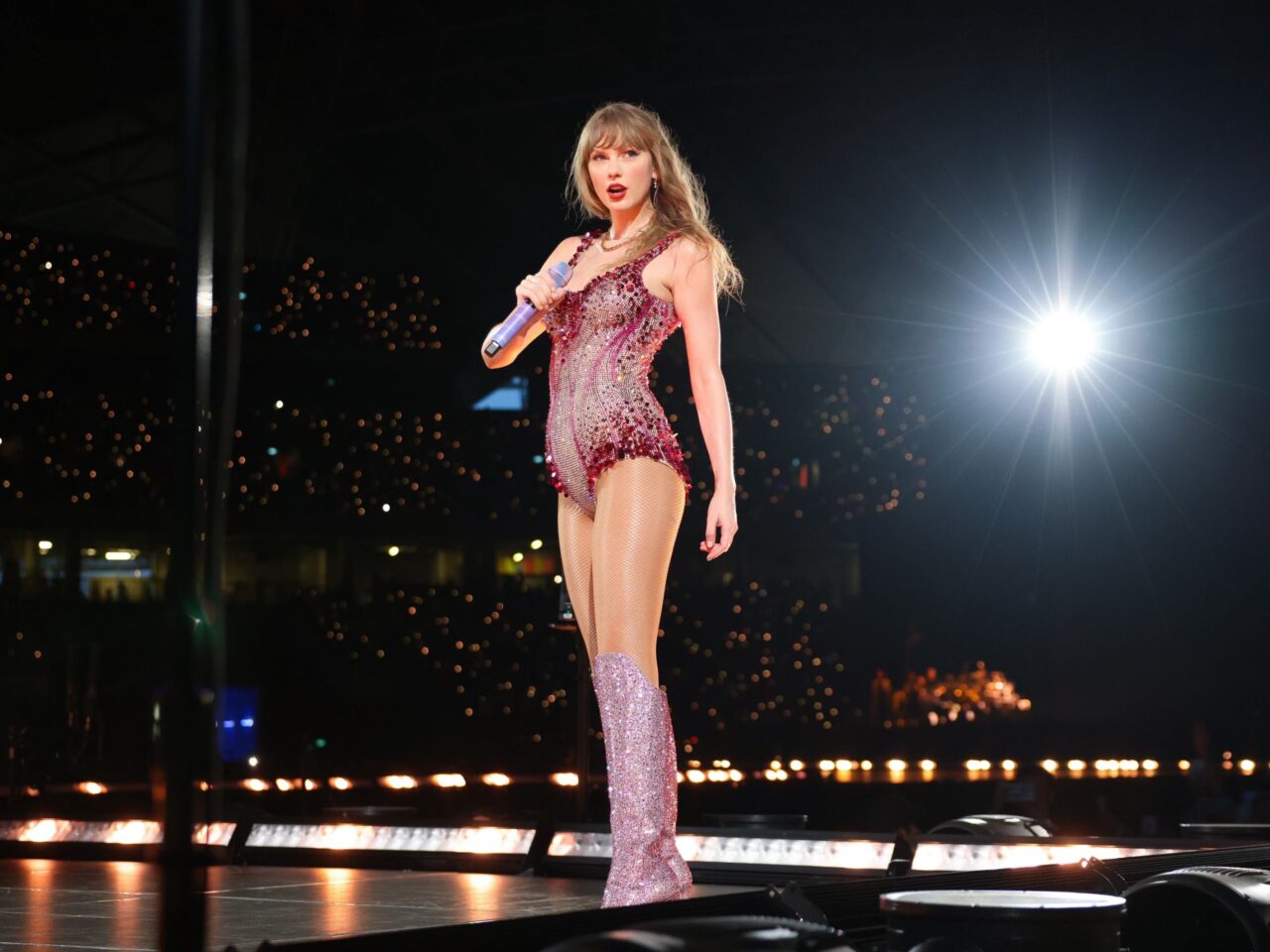 TAYLOR SWIFT FTR IMG