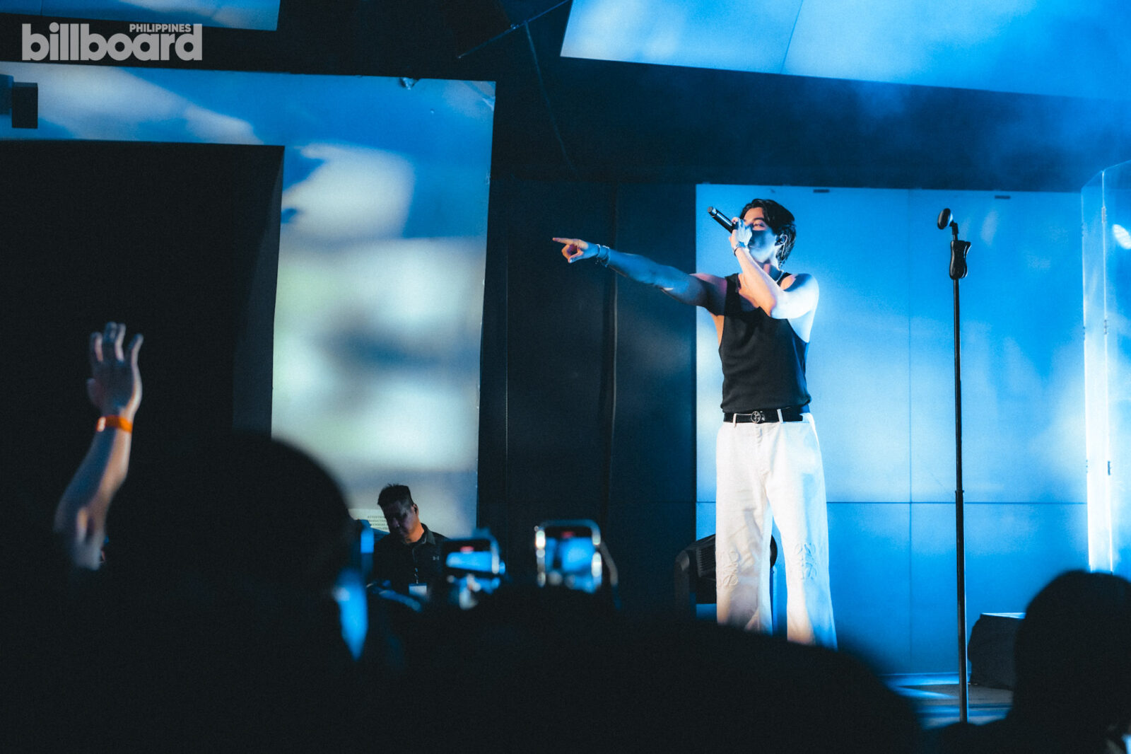 elijah woods live in manila 2024