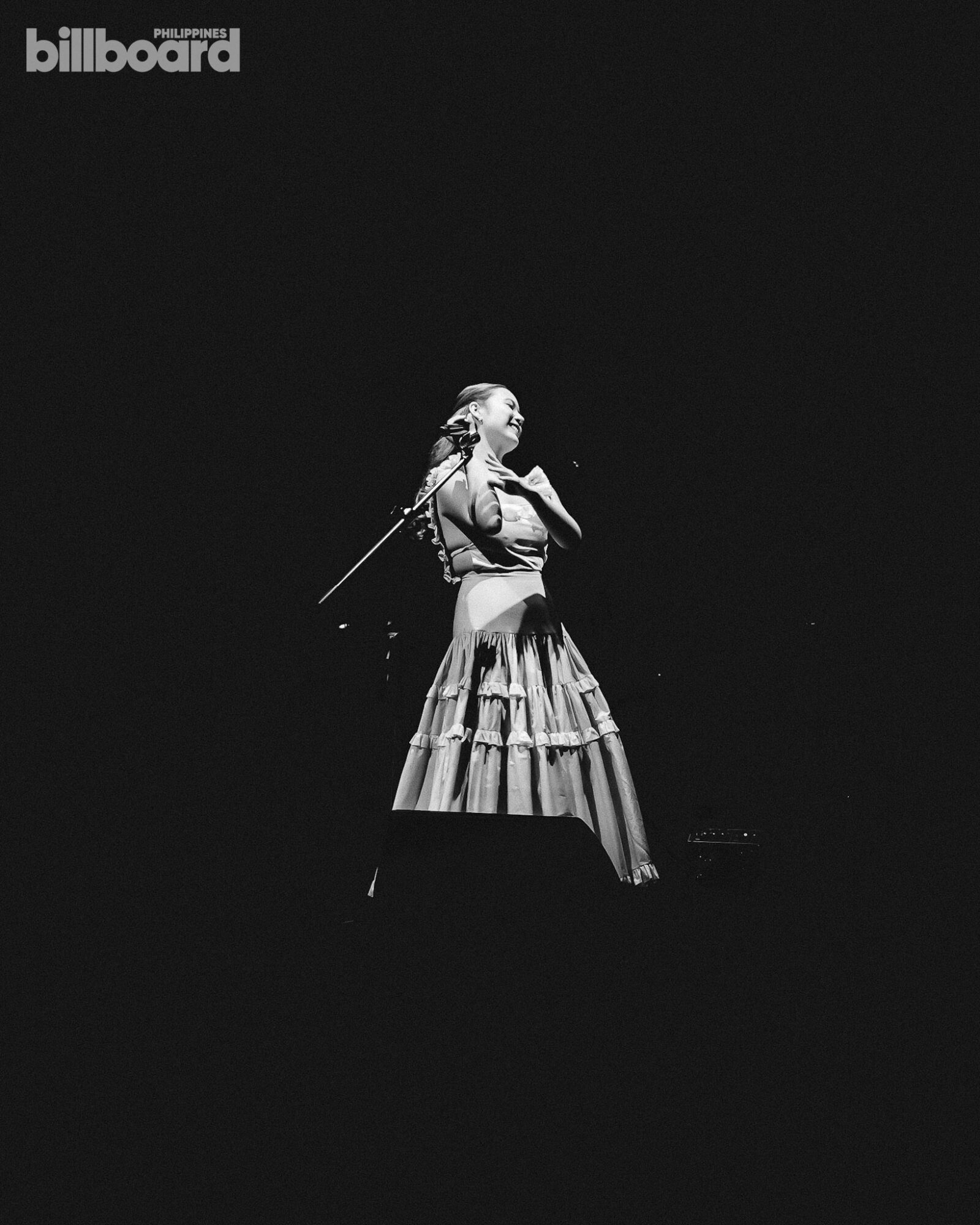 laufey live in manila 2024 a night at the symphony