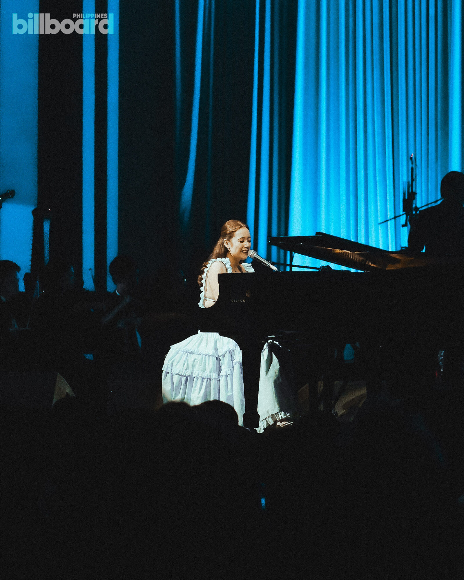 laufey live in manila 2024 a night at the symphony