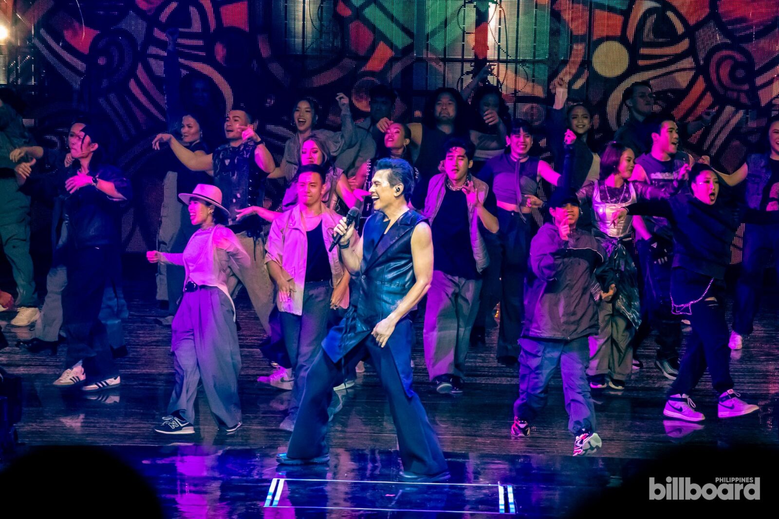 Gary Valenciano performing at his 40th Anniversary Concert 'Pure Energy'