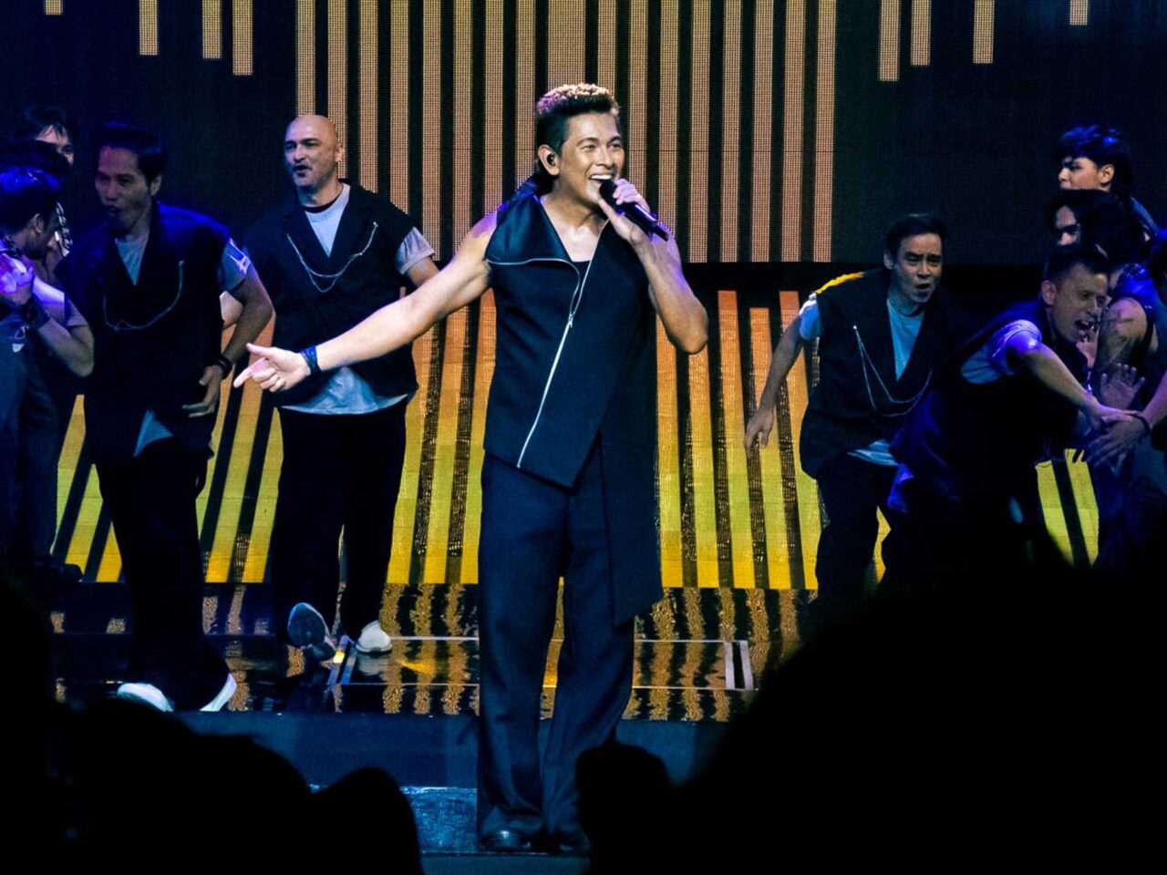 Gary Valenciano performing at his 40th Anniversary Concert 'Pure Energy'