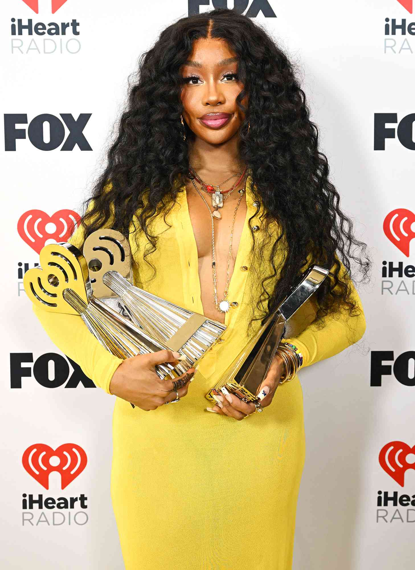 Sza-Bug-Manicure-at-2024-iHeartRadio-Music-Awards-040224-2-b3227bb8fa4942838a56e79786e0de80 - Billboard Philippines