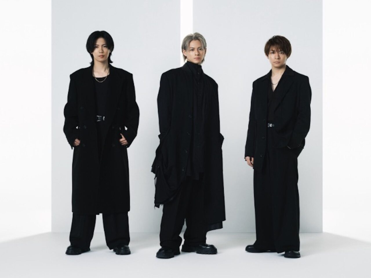 Number_i group photo