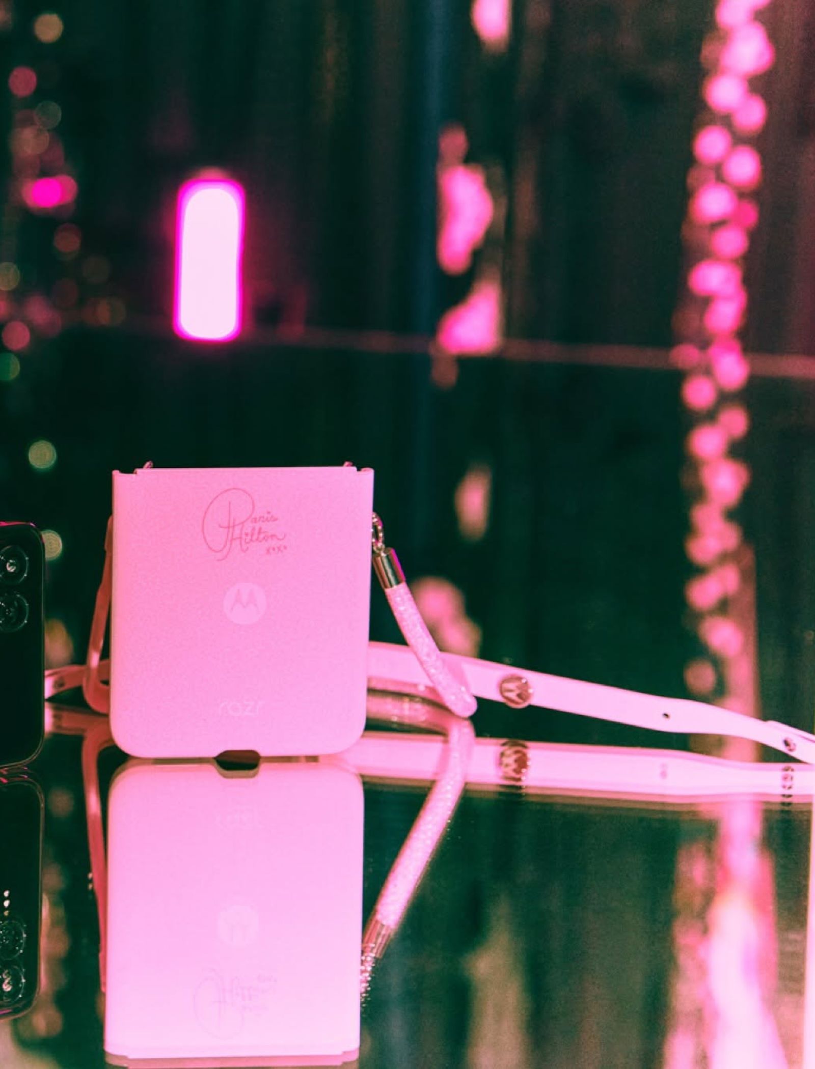 paris hilton motorola razr+