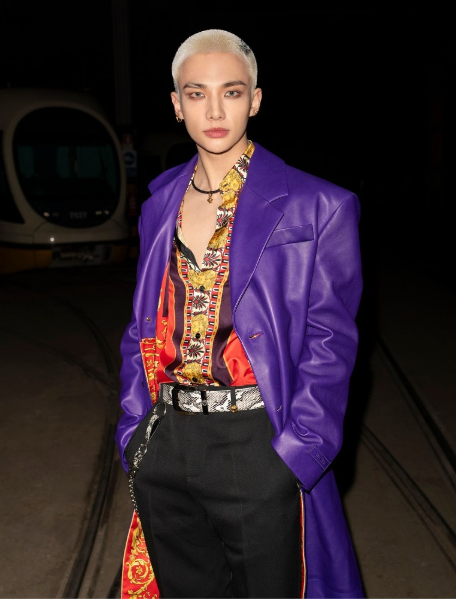 hyunjin stray kids milan fashion week versace