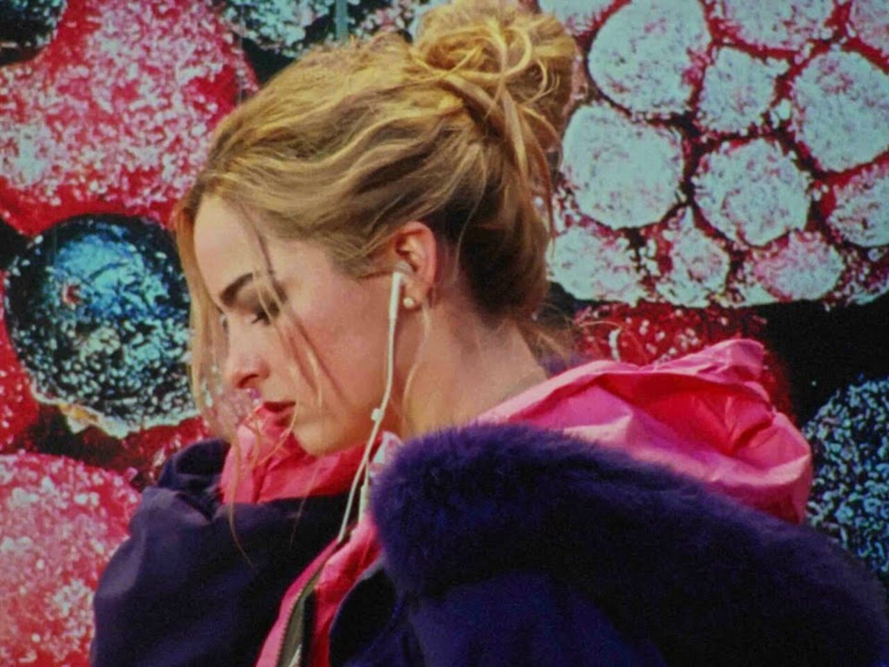 addison rae headphones on