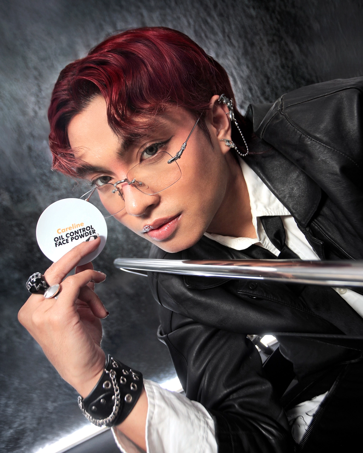 Gian with the Careline Oil Control Face Powder - Billboard Philippines