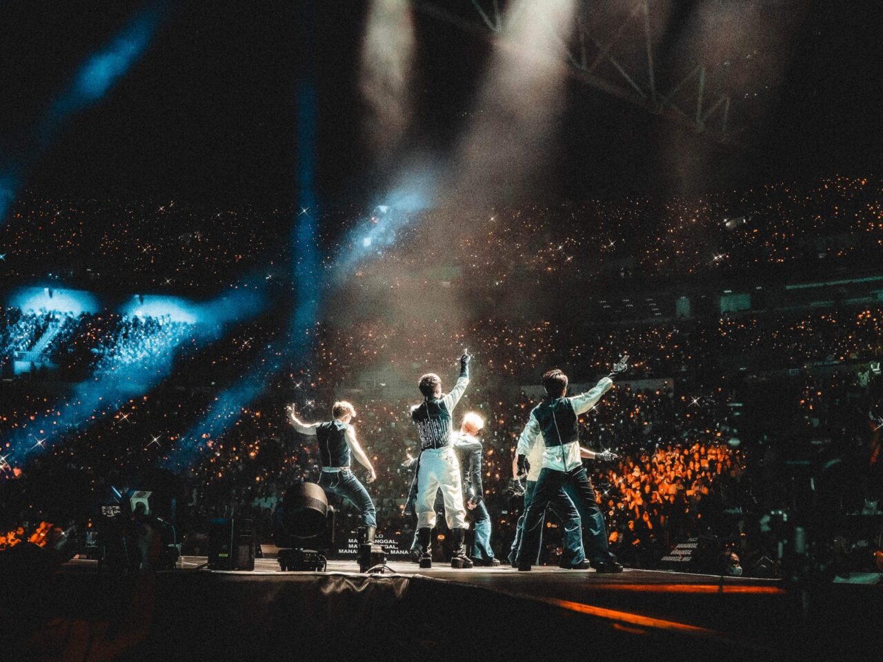 sb19 simula at wakas philippine arena concert billboard