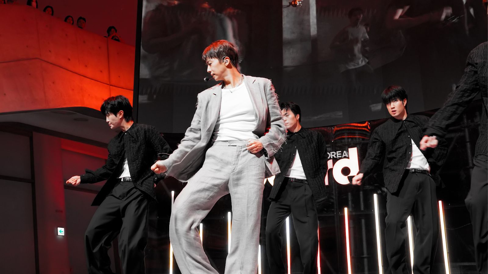 billboard korea runway to seoul 2pm jang wooyoung