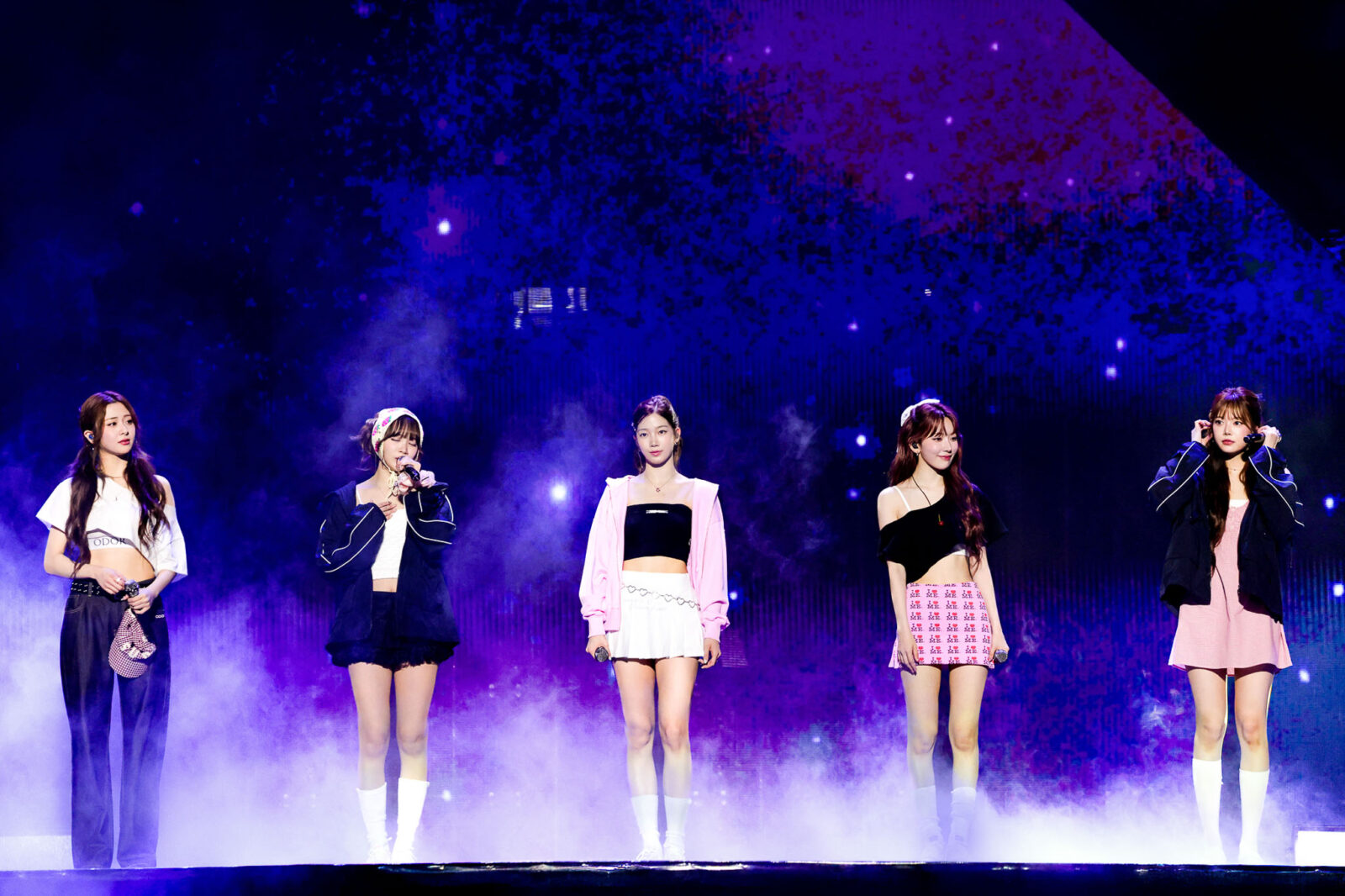 le sserafim easy crazy hot manila concert world tour