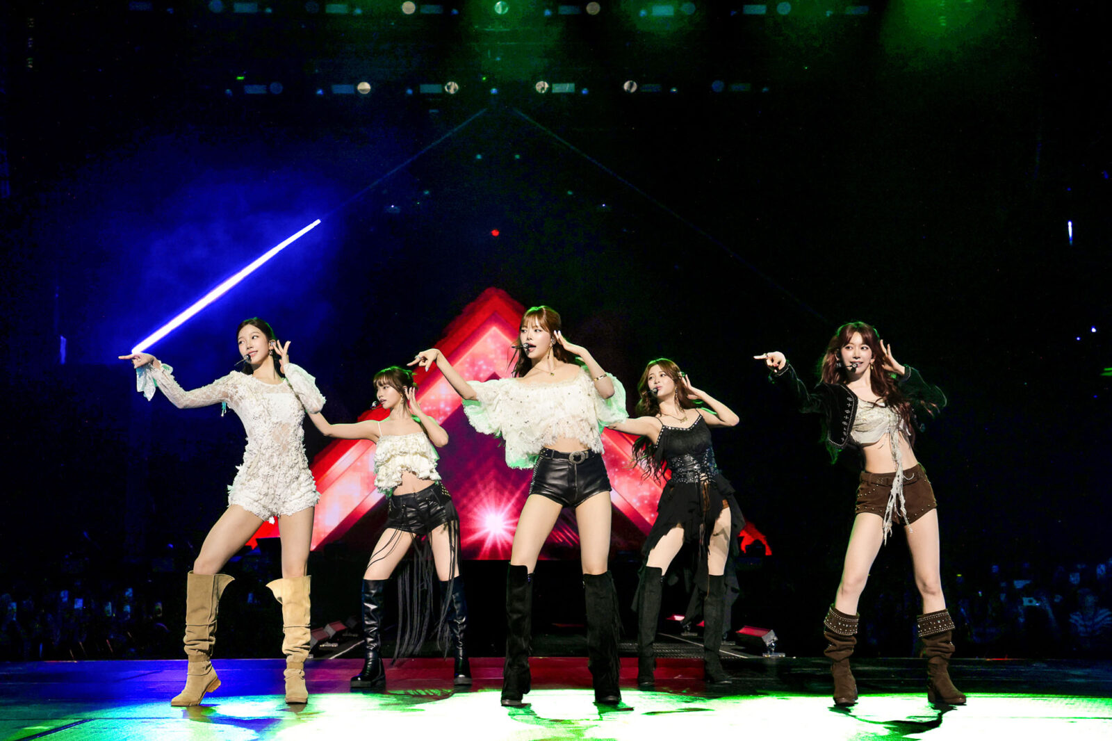 le sserafim easy crazy hot manila concert world tour