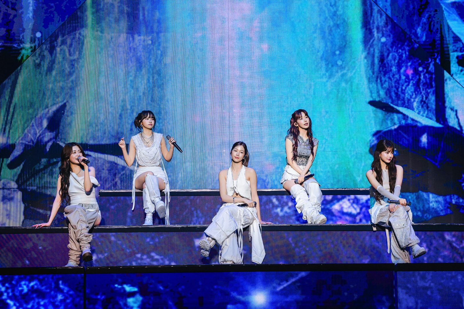 le sserafim easy crazy hot manila concert world tour