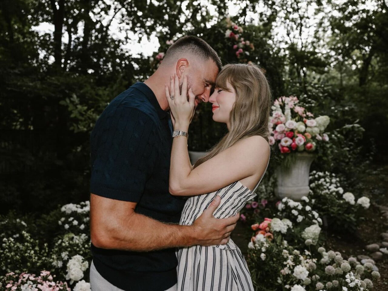 taylor swift travis kelce engagement