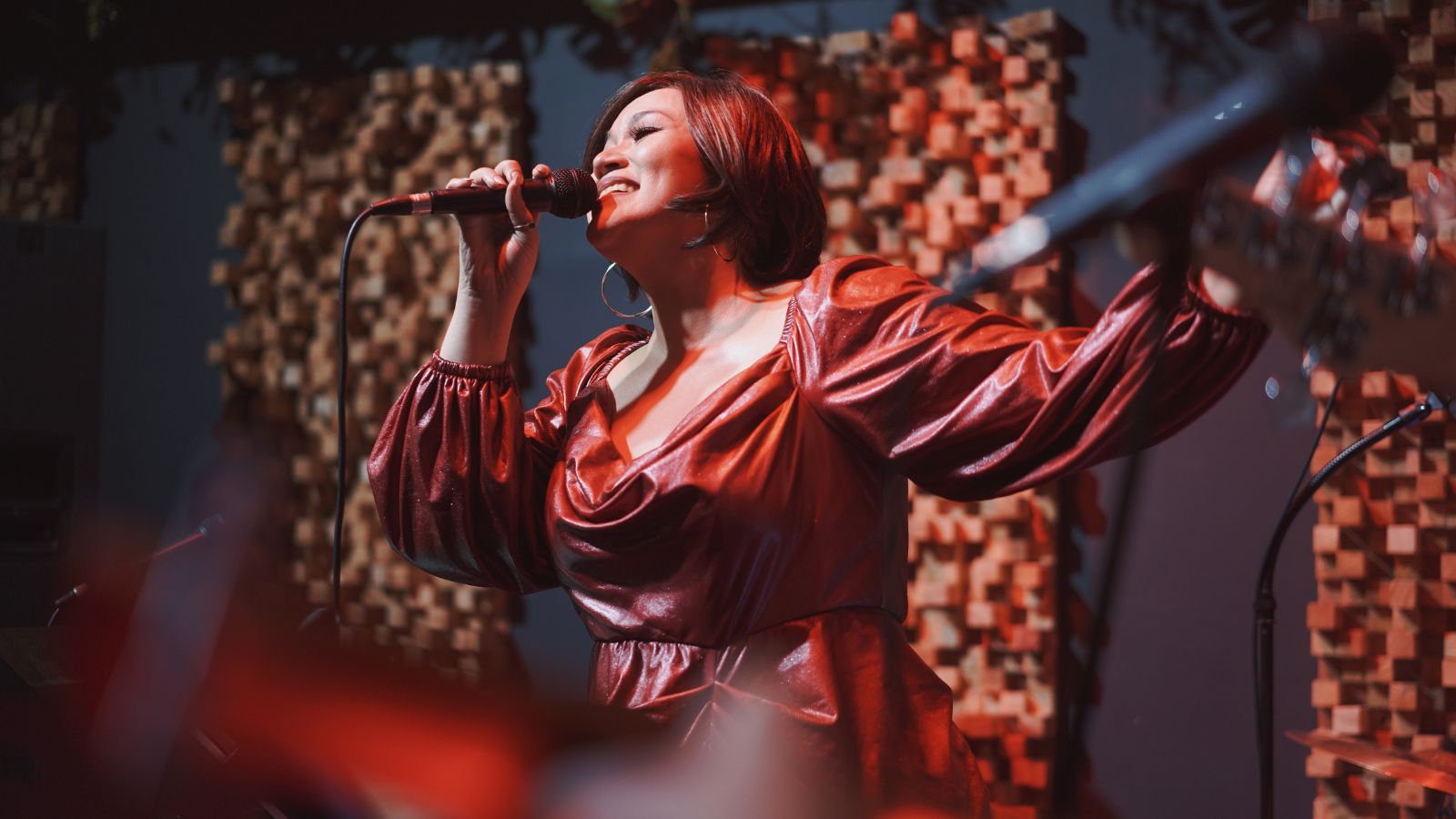 abby asistio performing at brewing point