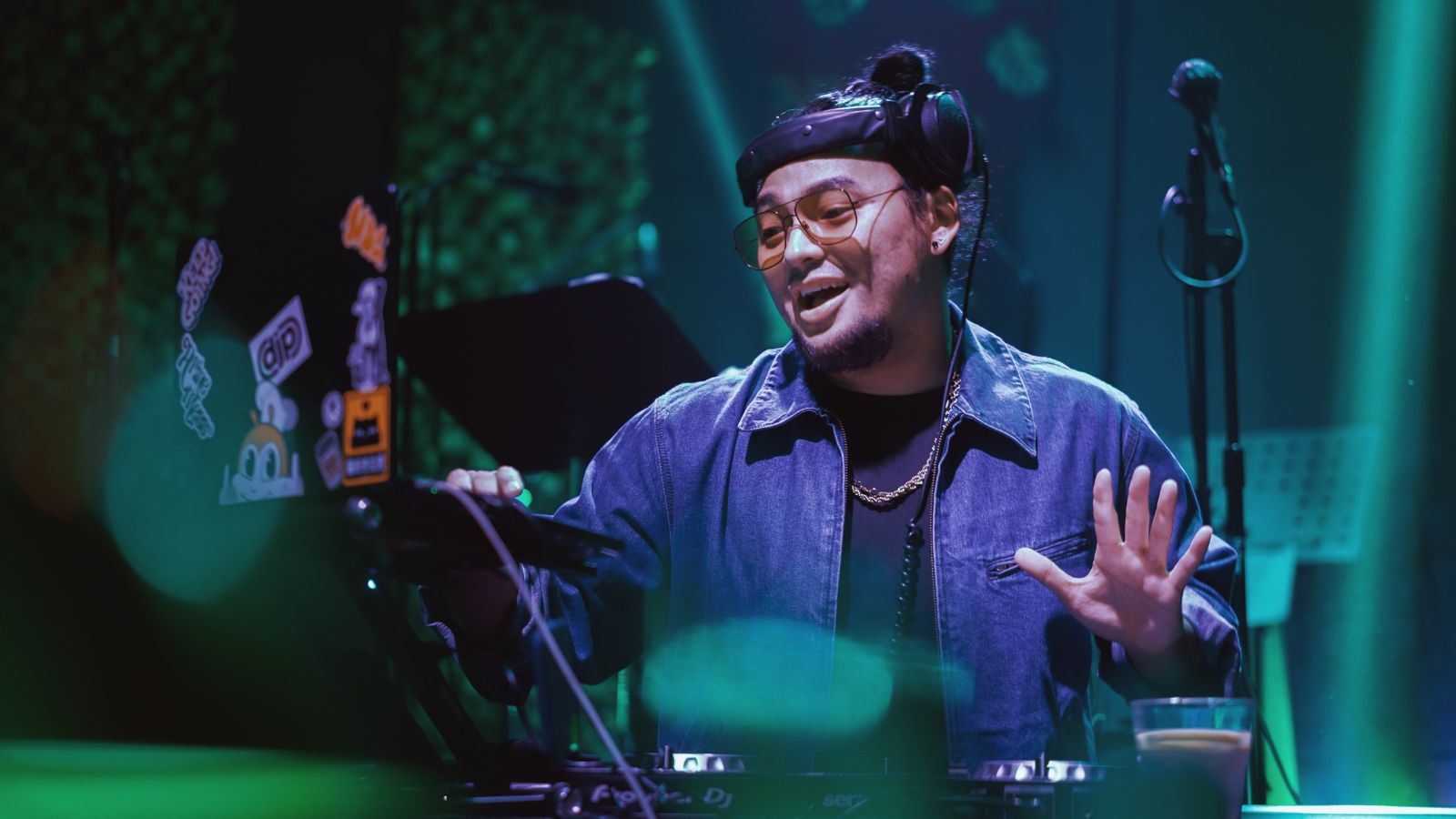 dj principio performing at brewing point