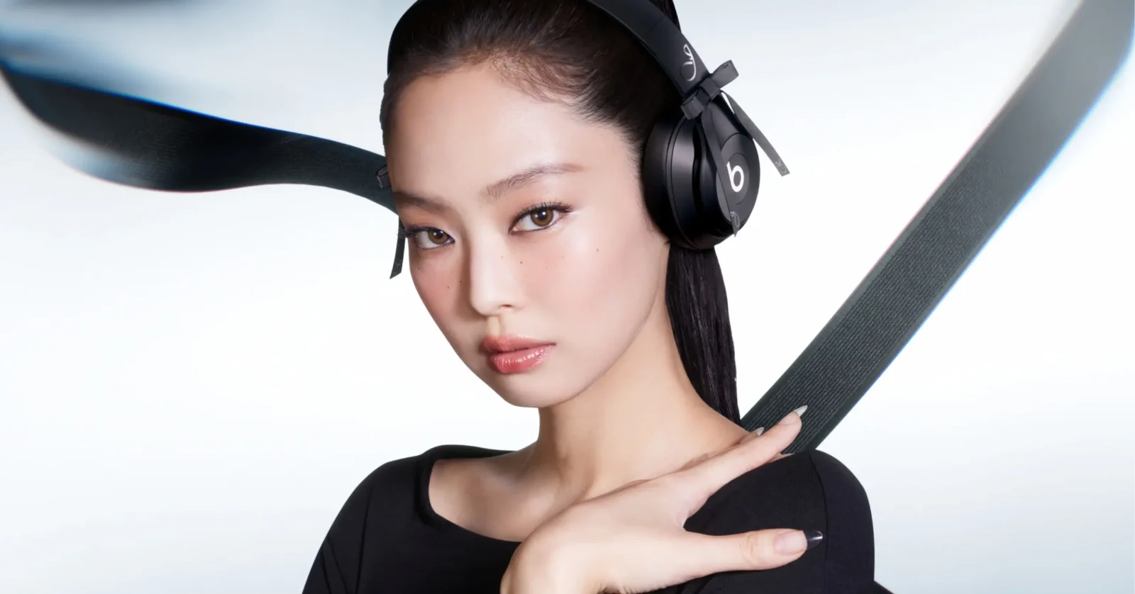 JENNIE And Beats Reunite With Onyx Black Solo 4 Headphones