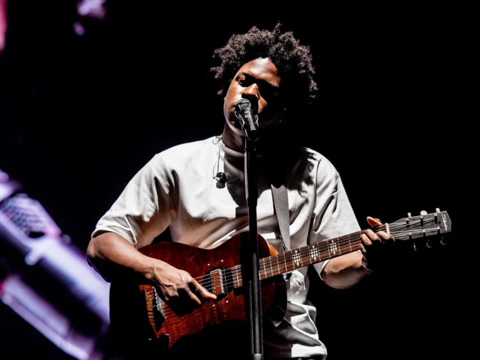 Daniel Caesar singing at his 'Son Of Spergy' Concert at the SM Mall Of Asia Arena