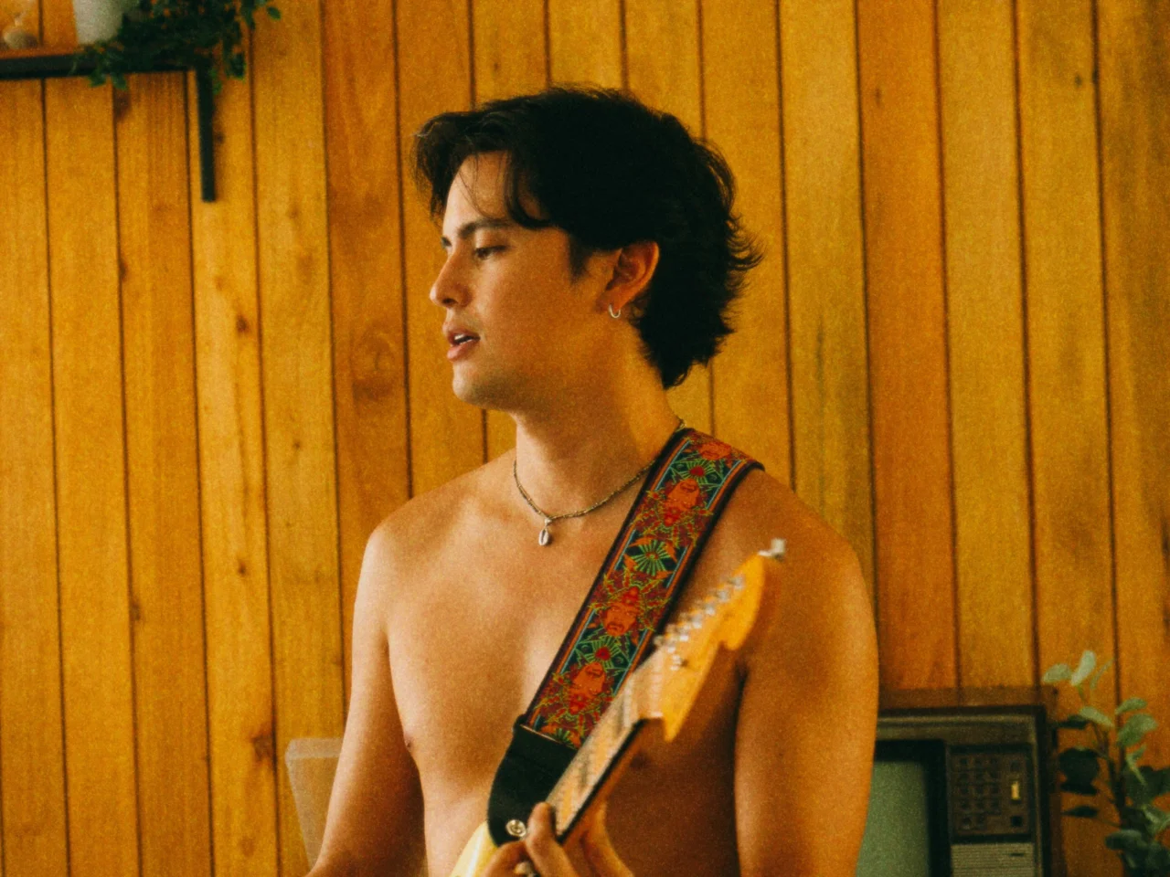 James Reid playing guitar in new single 