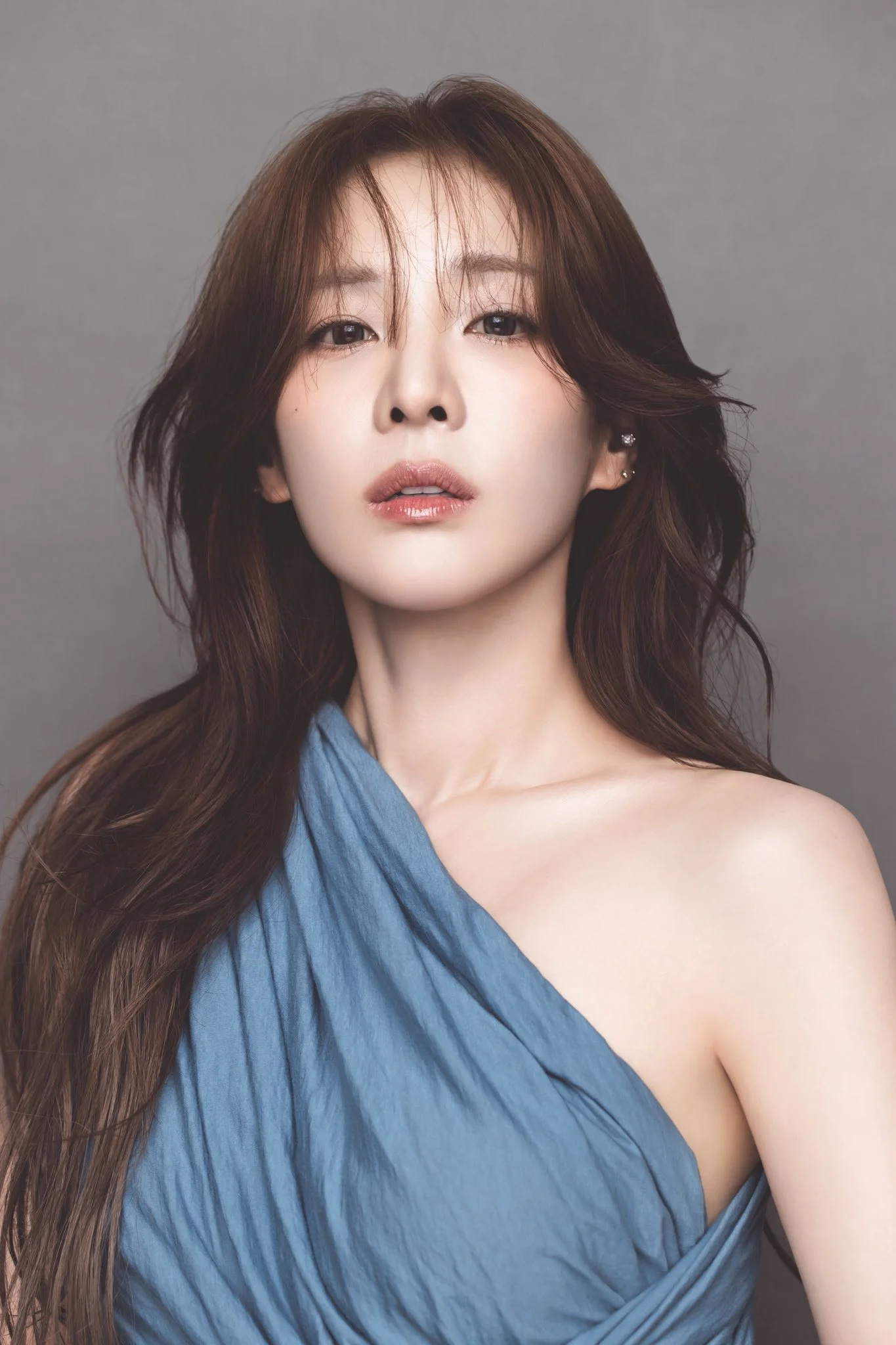 Sandara Park's profile photos for her new label ARADNAS