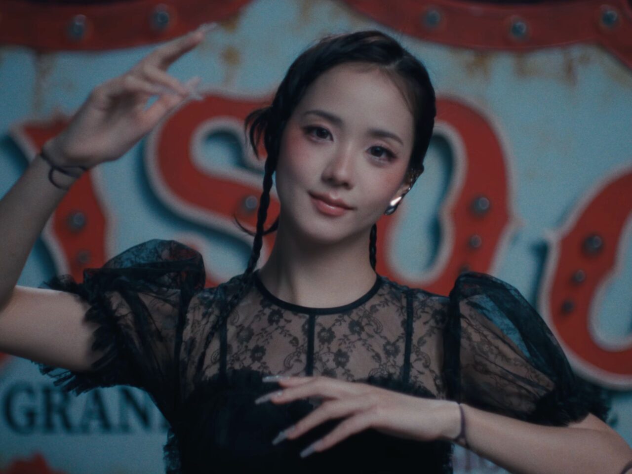 jisoo click music video