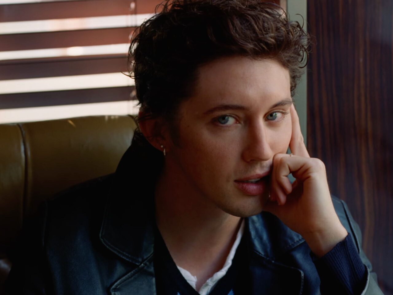 troye sivan she's the best